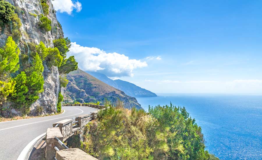 Costiera-Amalfitana_strada-panoramica_Campania_AdobeStock_196659518