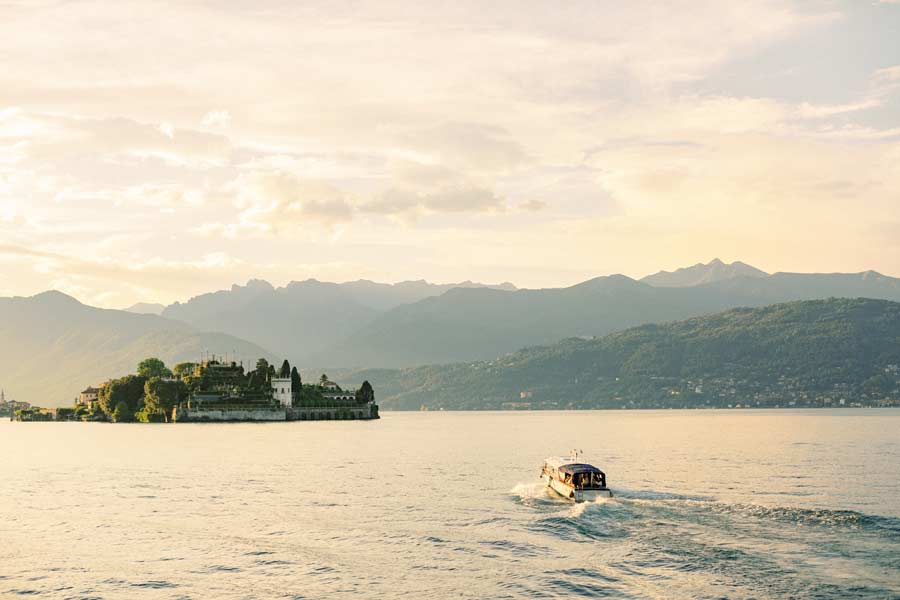 Crociera-al-Tramonto_Isola-Bella_Lago-Maggiore_Lombardia_AdobeStock_317126144