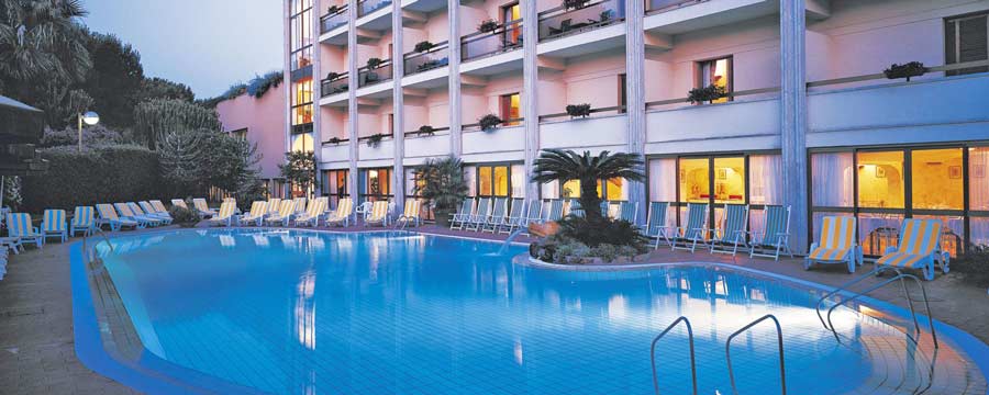 Grand-Hotel__Terme-di-Augusto_facciata-interna_900x360