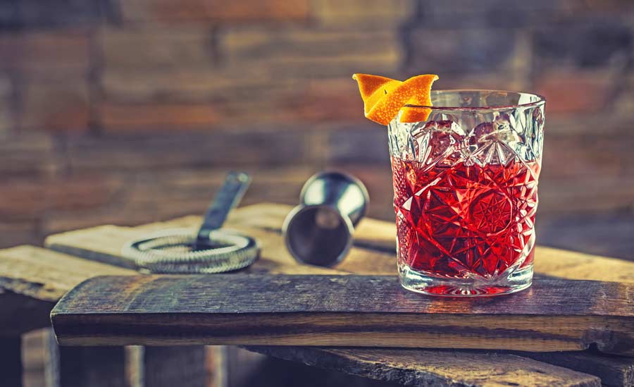 Negroni_Martini_Torino_Piemonte_AdobeStock_286162672