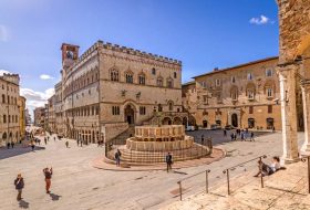 Perugia_Umbria_Piazza-IV-Novembre_AdobeStock_141639967_900x500