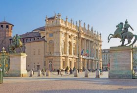 Torino_Piazza-Castello_Piemonte_AdobeStock_159876681_900x500