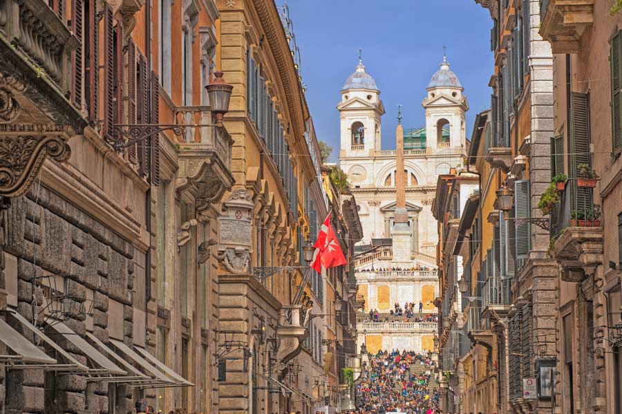 Via-dei-Condotti_Roma_Lazio_AdobeStock_94523783