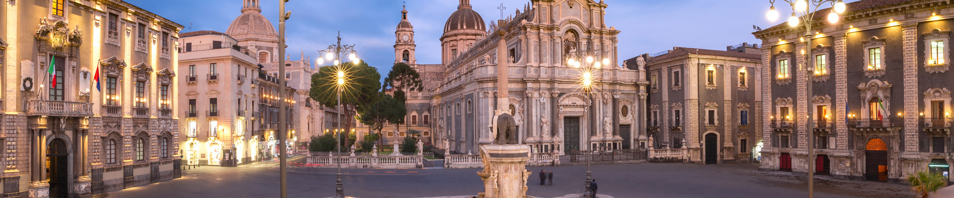 Piazza-Duomo_Catania_Sicilia_AdobeStock_255175322_1920x400